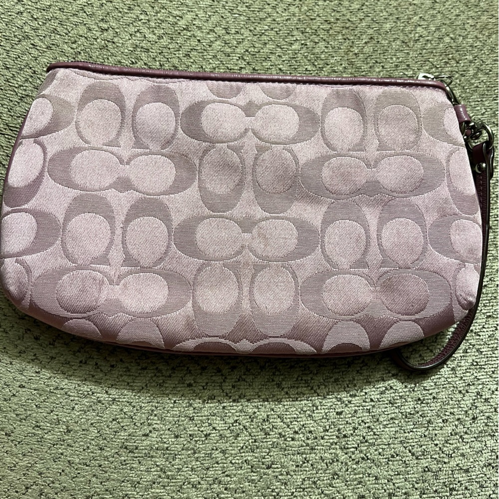 Coach wristlet. EUC. Pinkish/mauve color. Approximately 8.5 x 5.5 - Picture 2 of 7